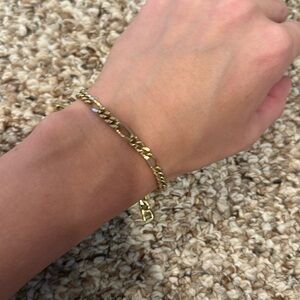 Plain gold bracelet